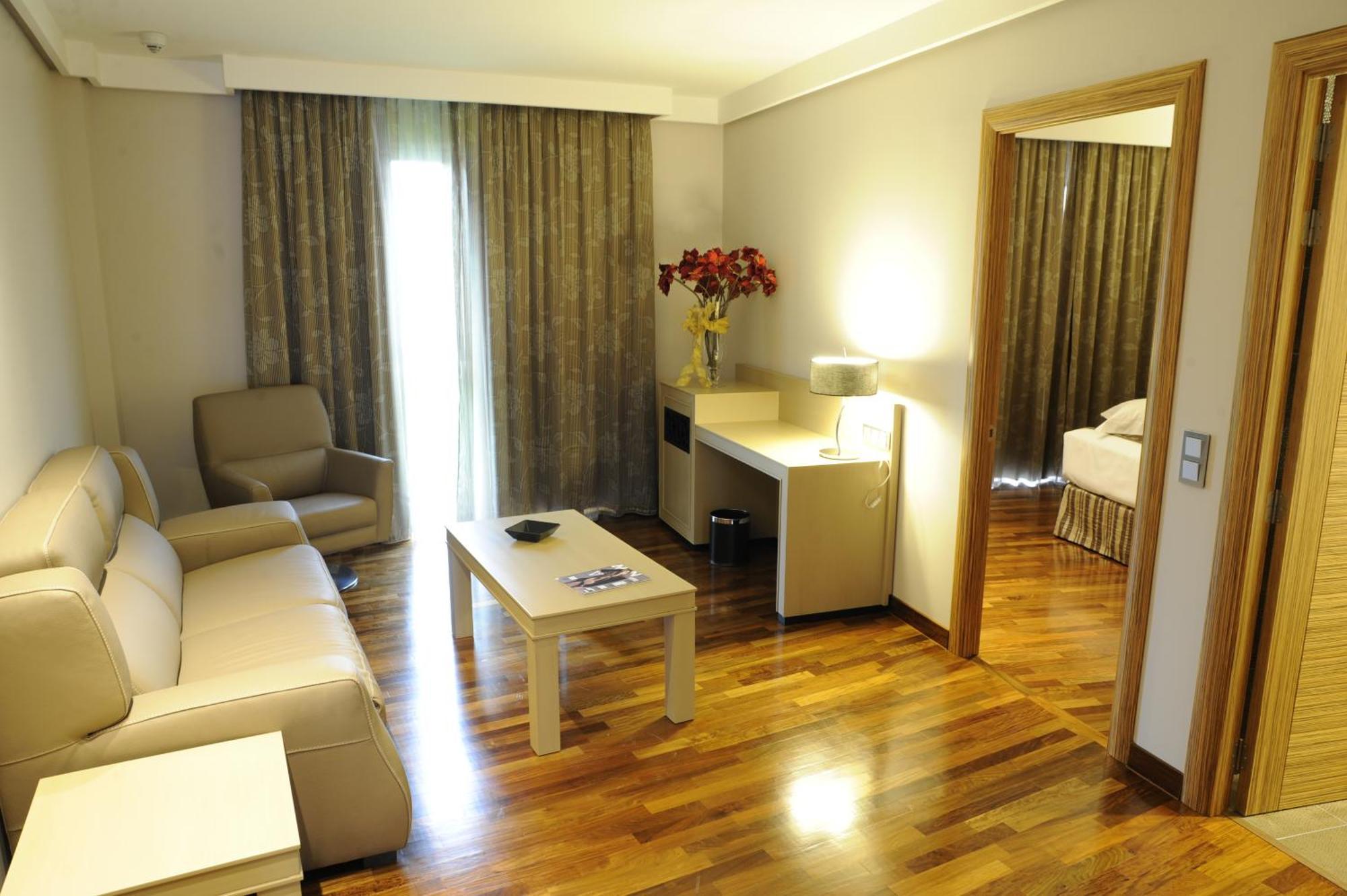 Standard Suite,1537481668:JPEG