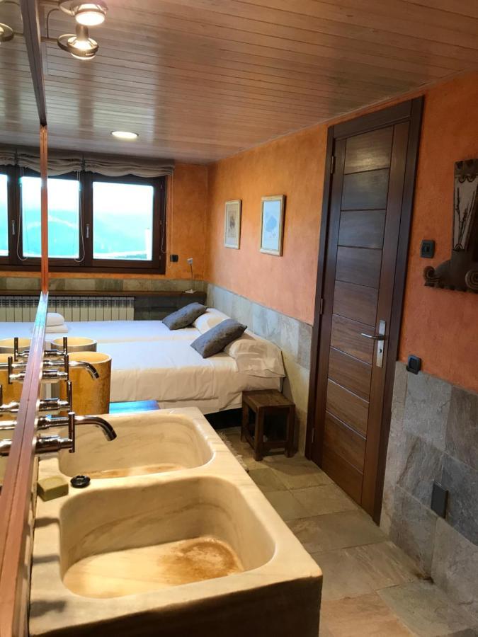 Twin Room,1559807464:JPEG
