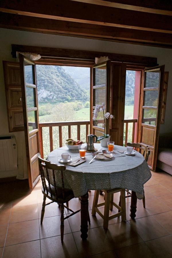 Estudio con vistas a las montañas