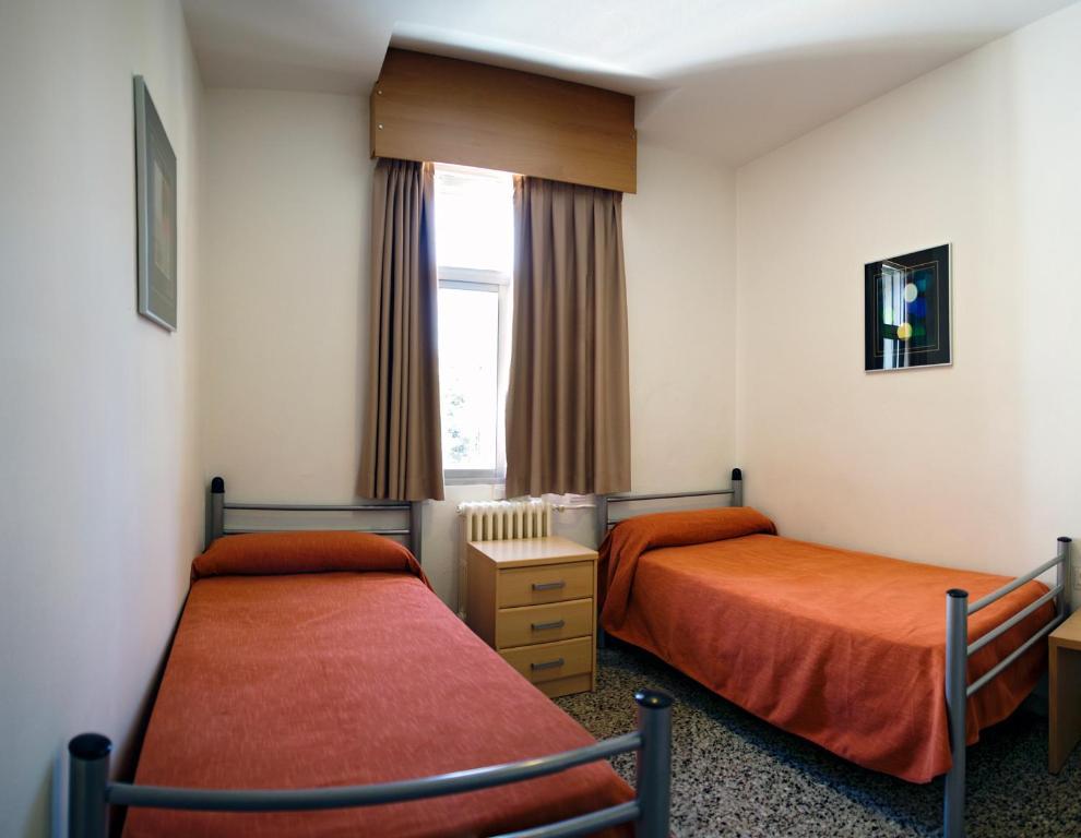 Cama individual en habitación compartida