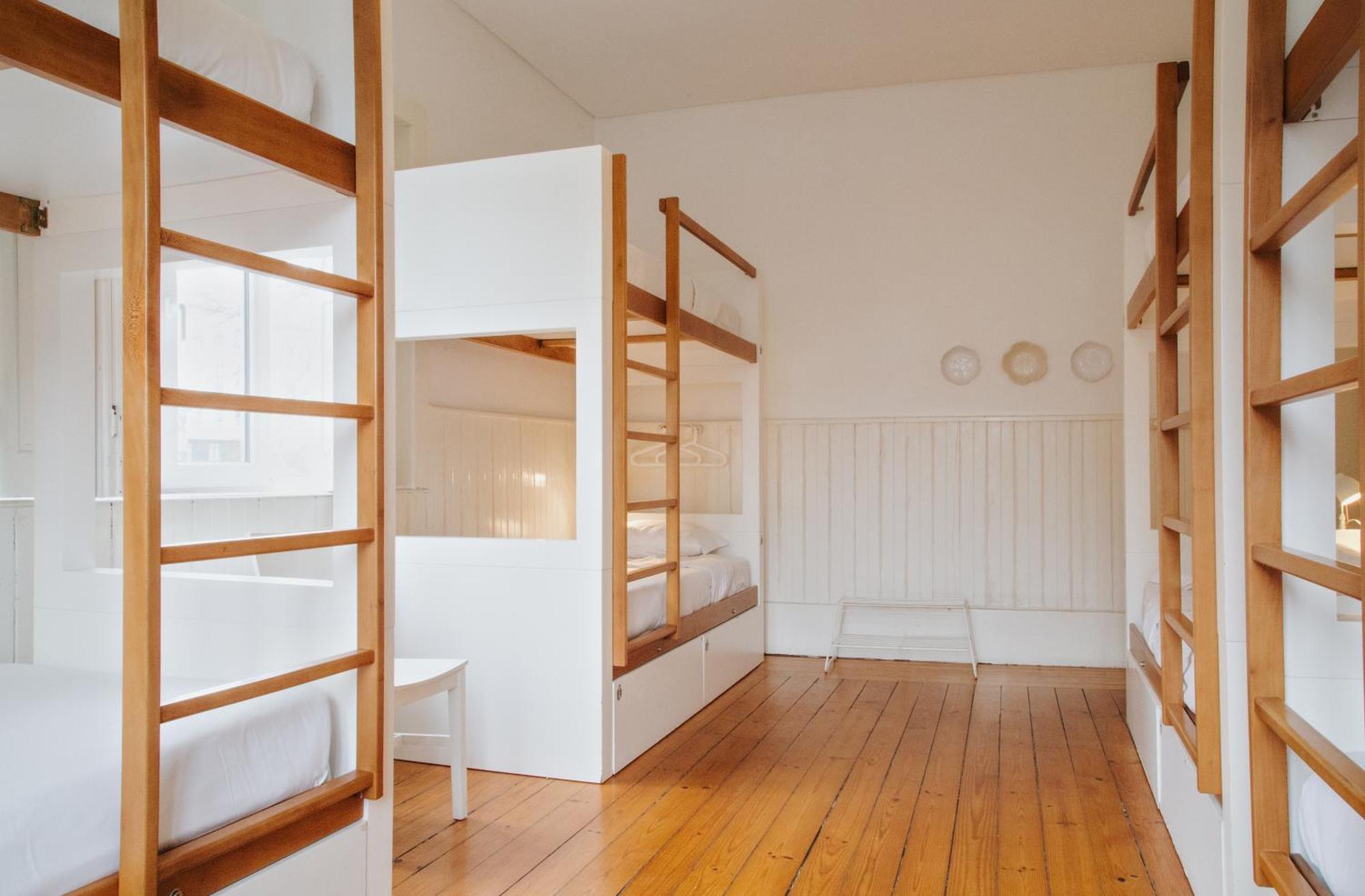 Bed 4-Bed Female Dormitory Room,1281107770:JPEG