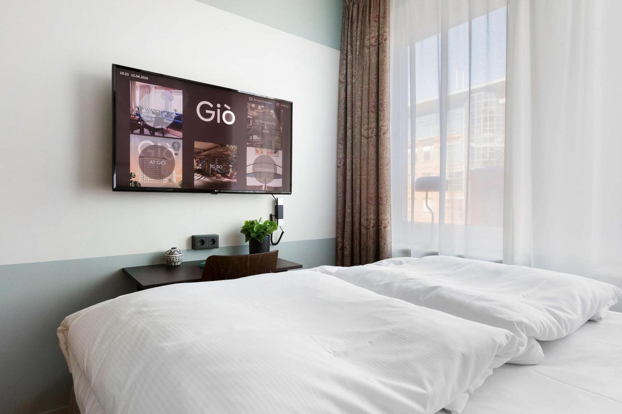 Standard Queen Room