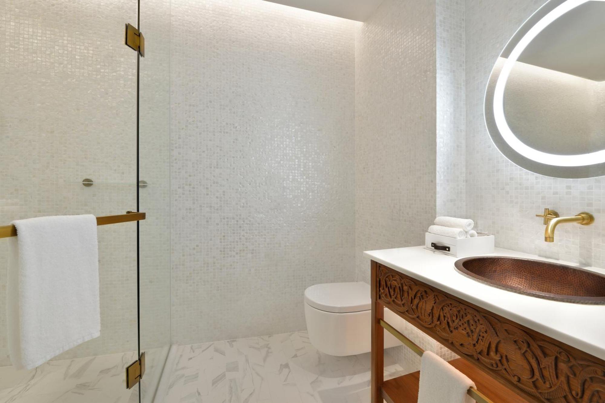 1 King Premium Creek View with 25% off on F&B with early check in - late checkout until 31st Aug, 26