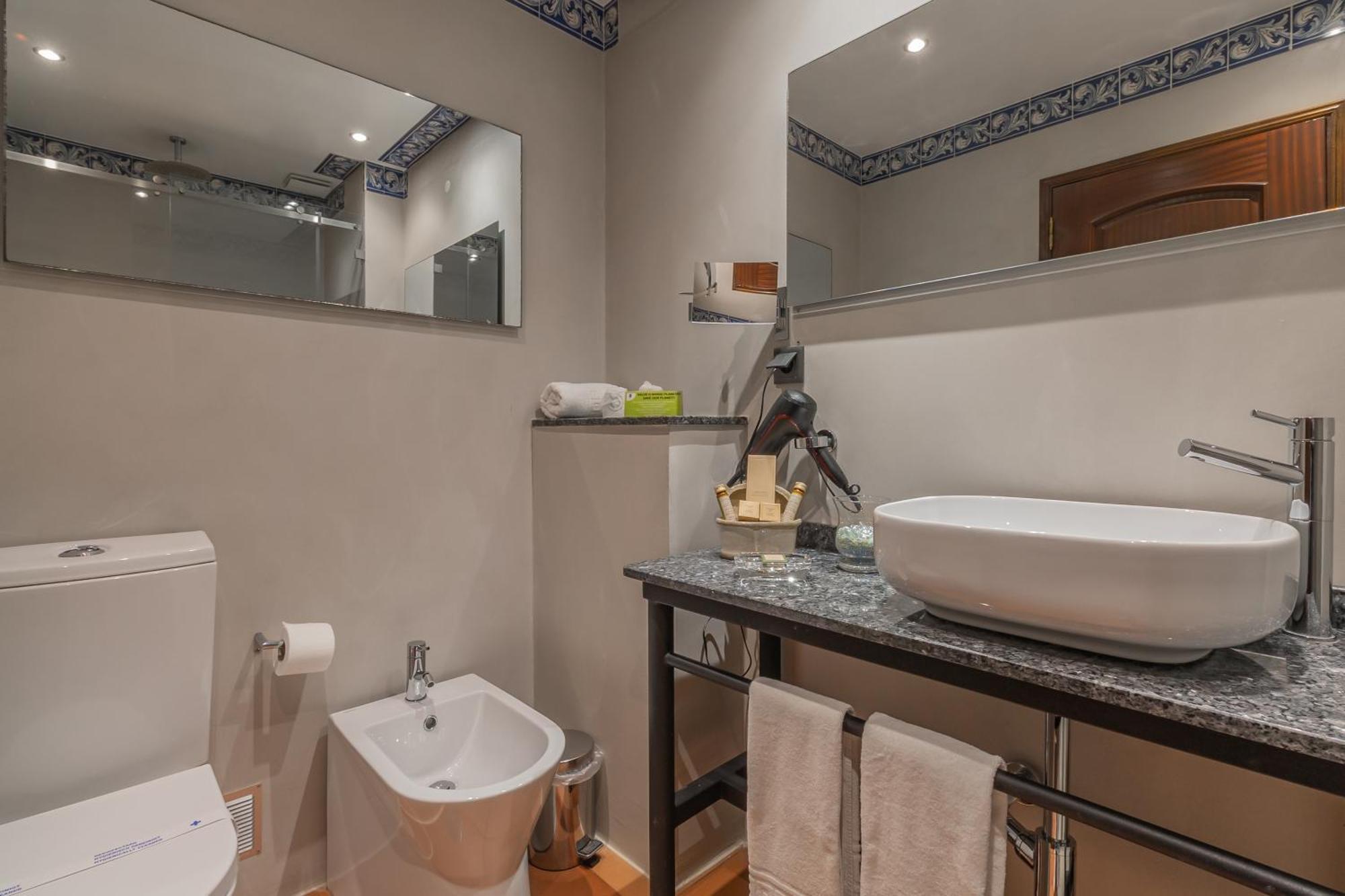 Double Room / Twin with Pool or Garden View - Main House,1536941047:JPEG