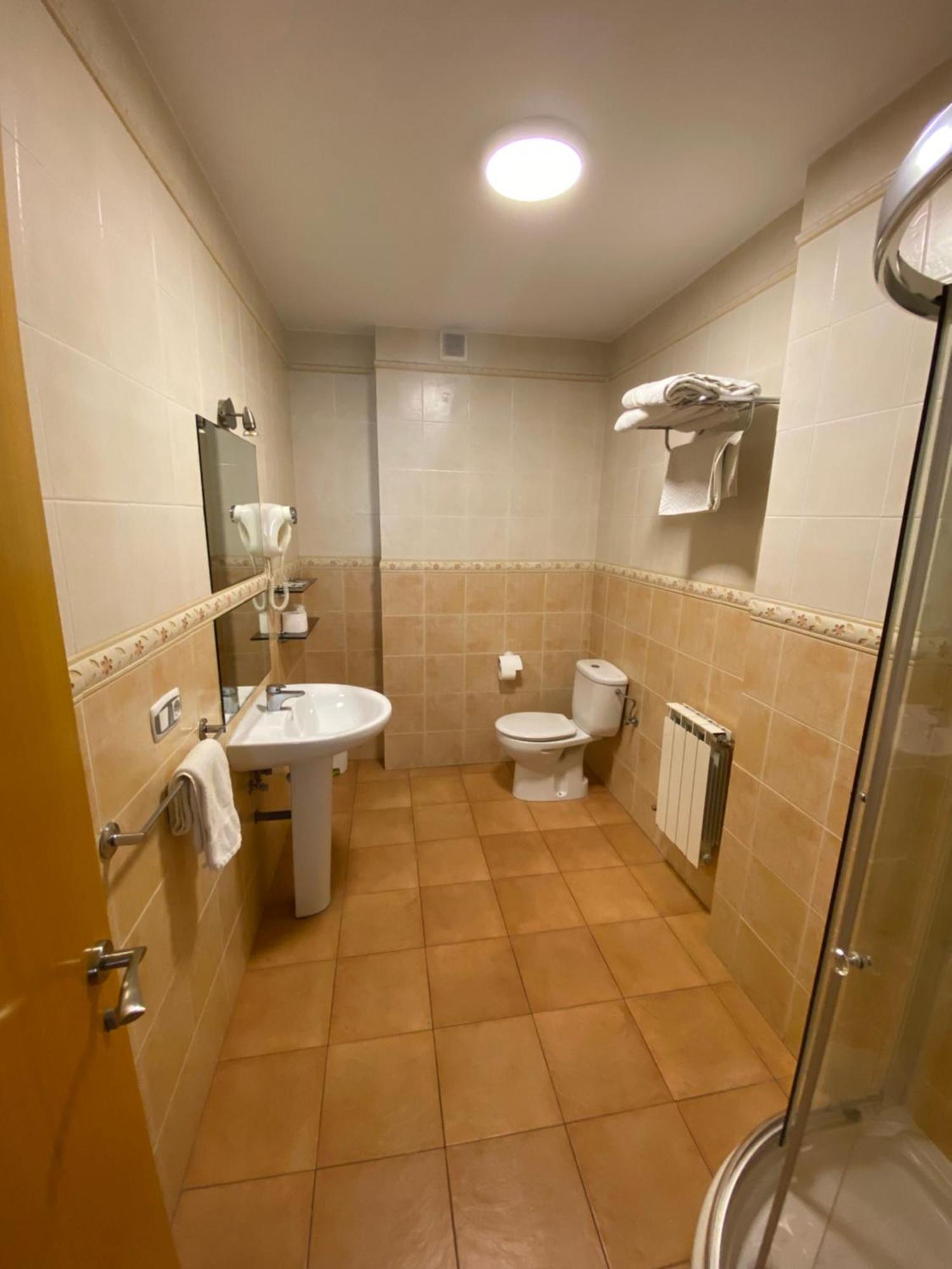 Twin Room Private Bathroom