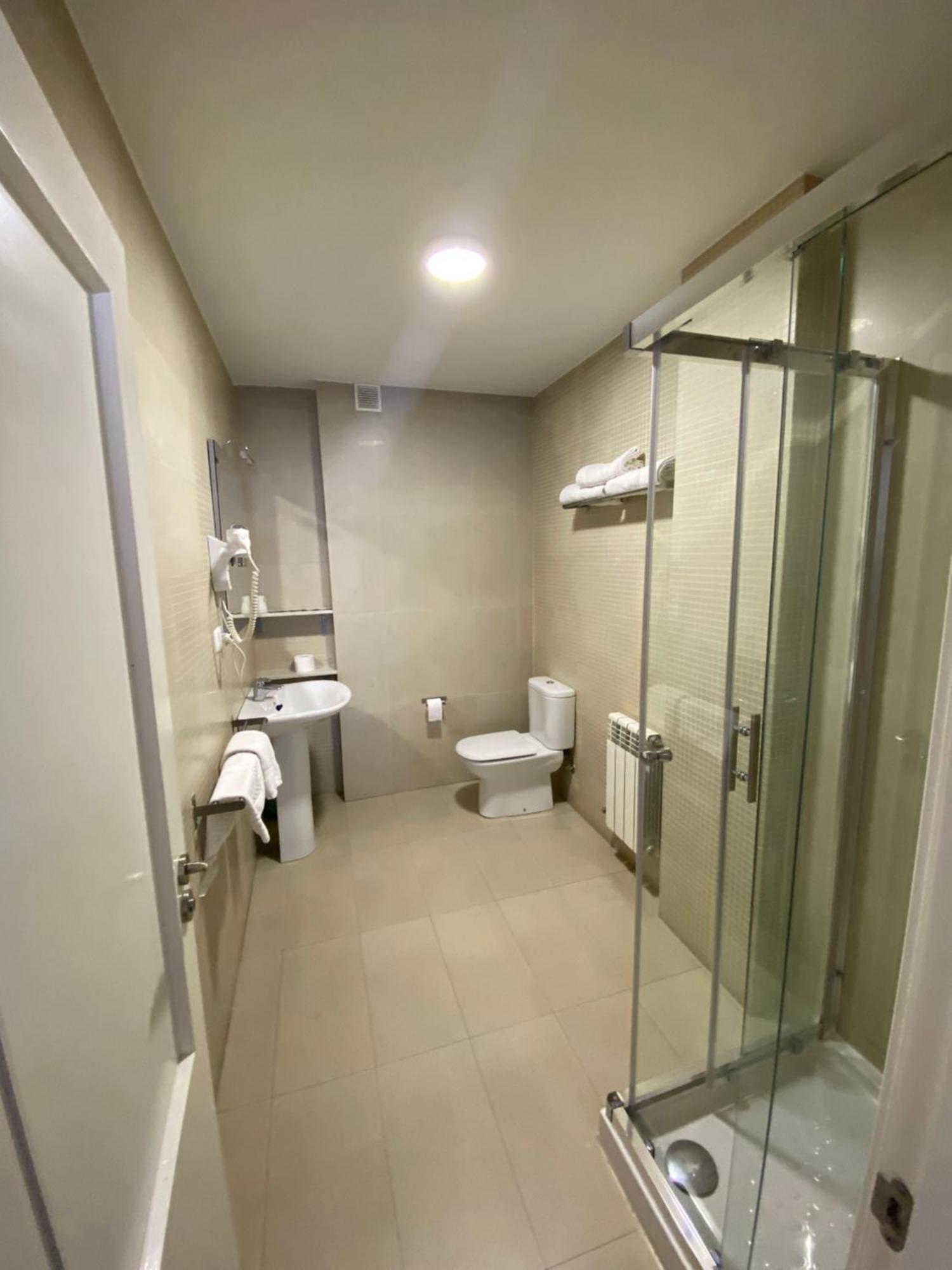 Twin Room Private Bathroom