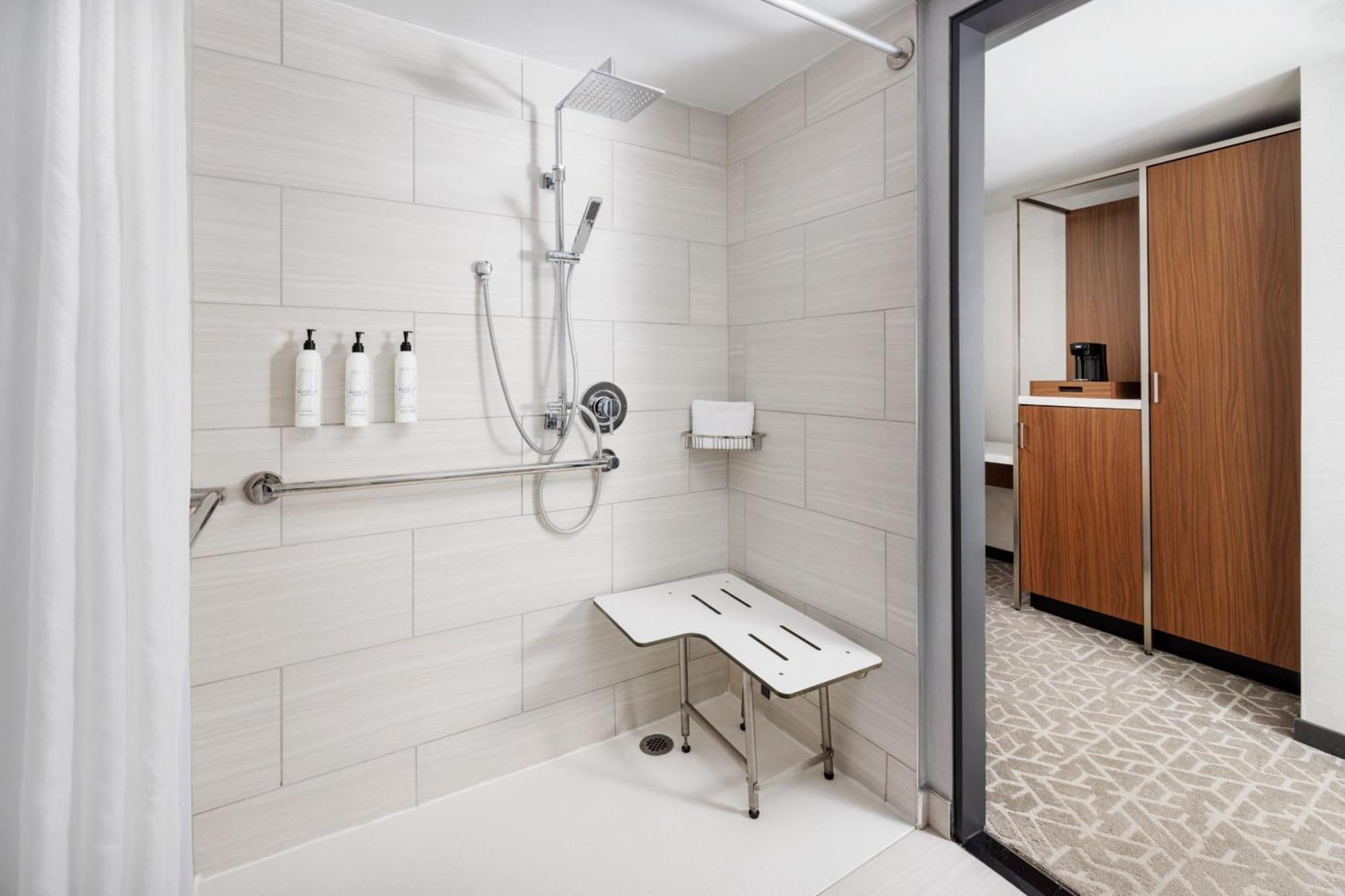 Suite con cama extragrande y terraza privada