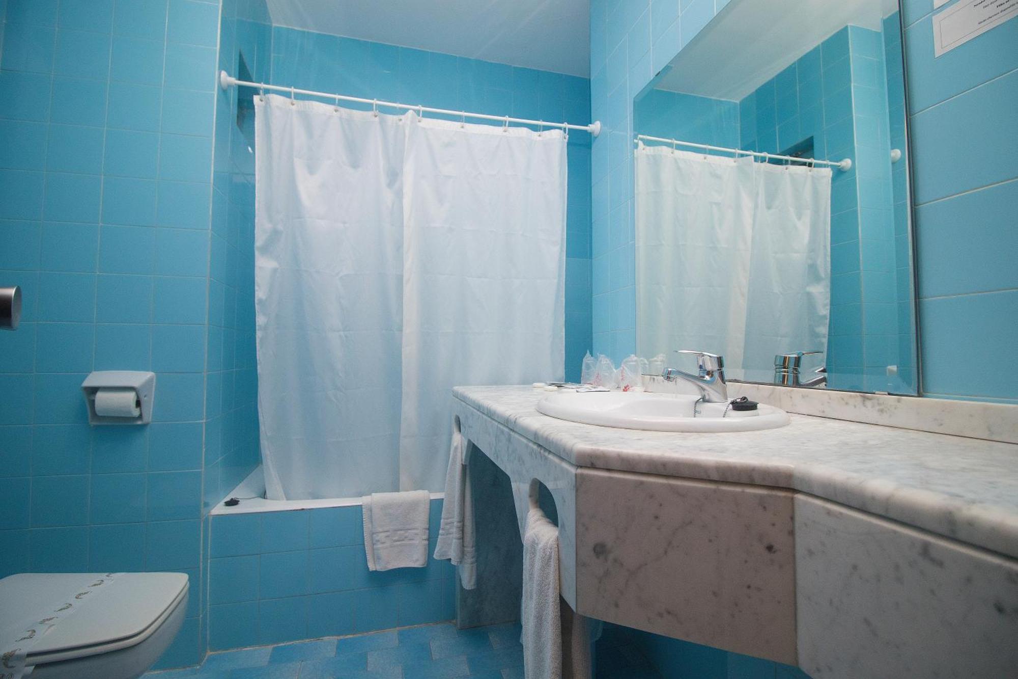 Twin Room with Pool View,1549664821:JPEG