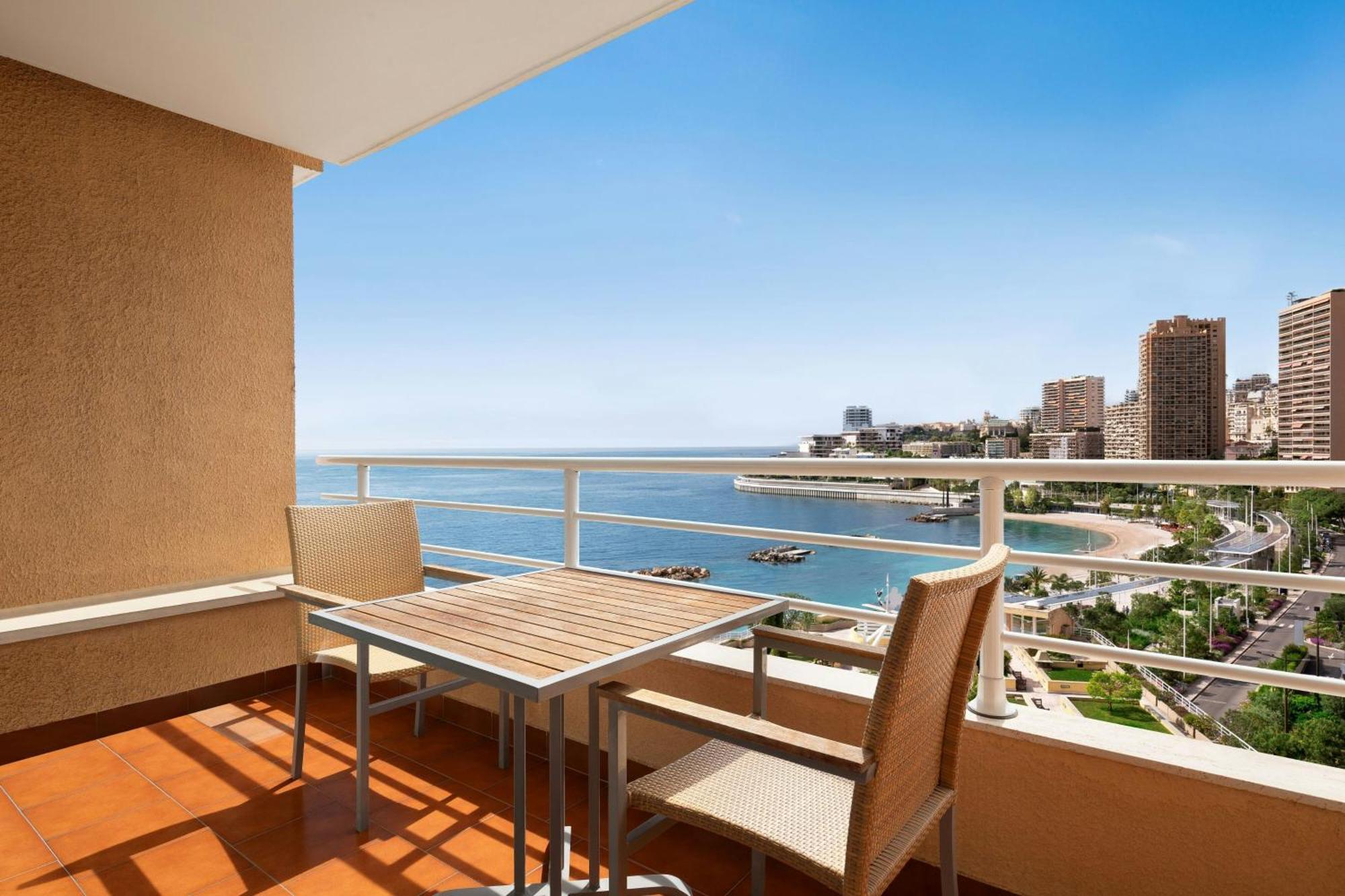 Habitación Deluxe con balcón y vistas parciales al mar - Cama extragrande