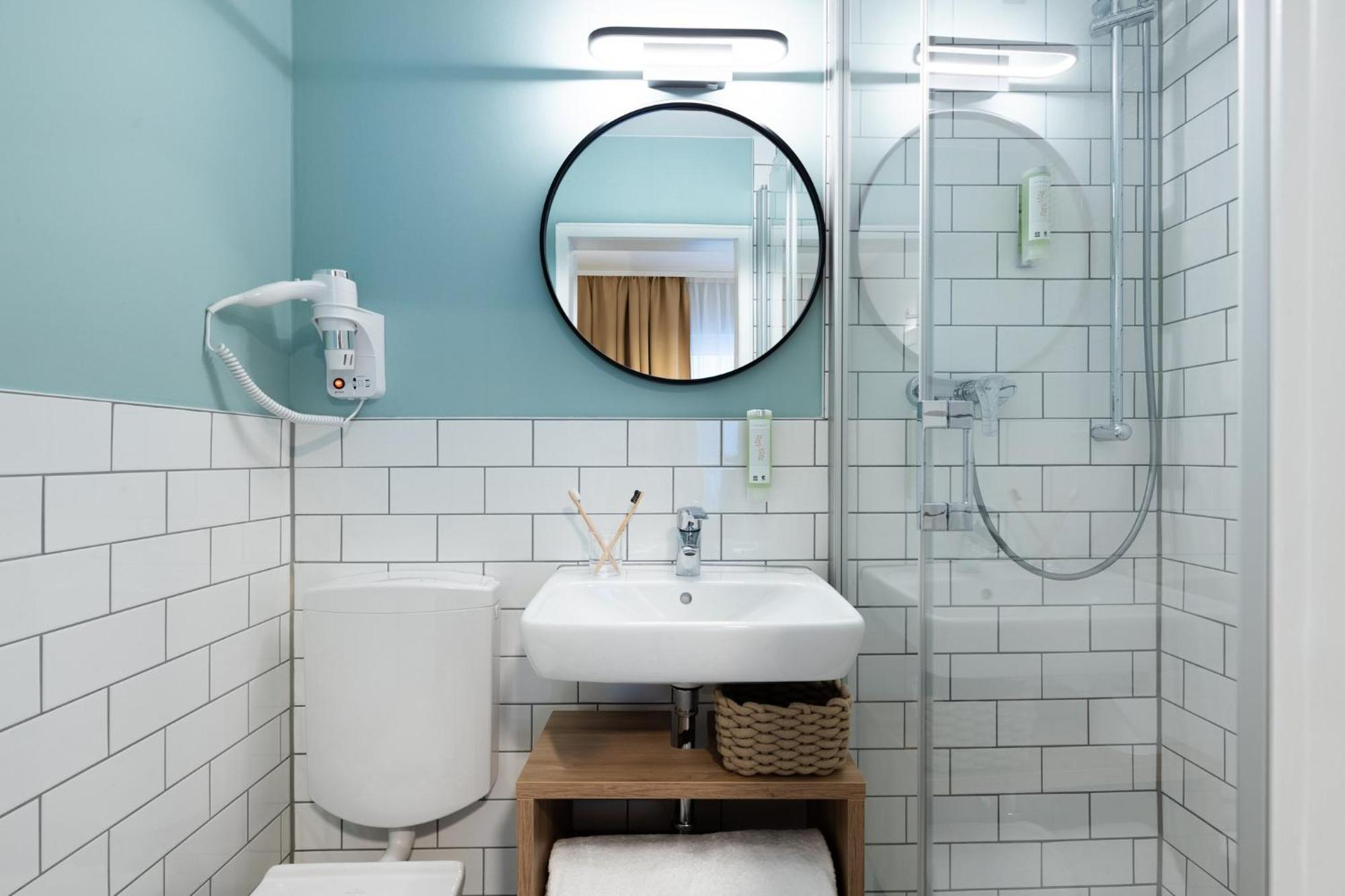 Cosy Queen Room,1682929522:JPEG