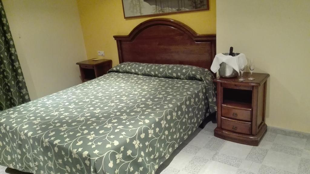 Suite with Hot Tub,168652476:JPEG
