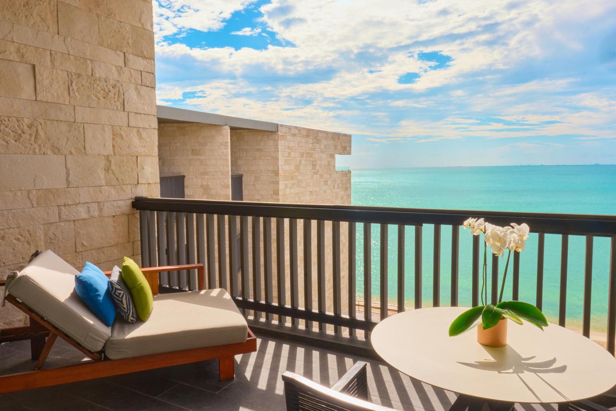 Premium Ocean Front 2 Queen
