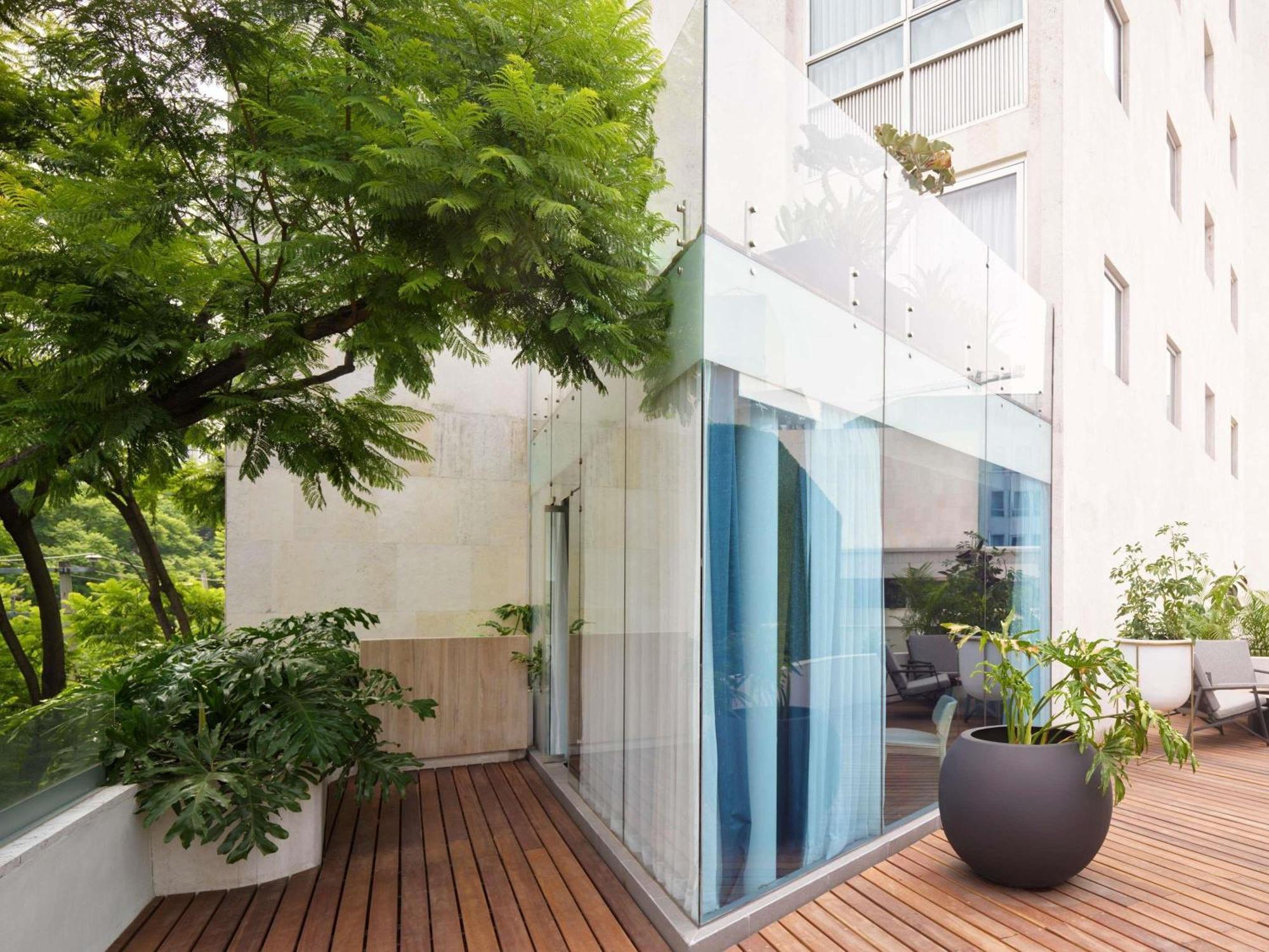 Suite Mondrian con cama extragrande y terraza