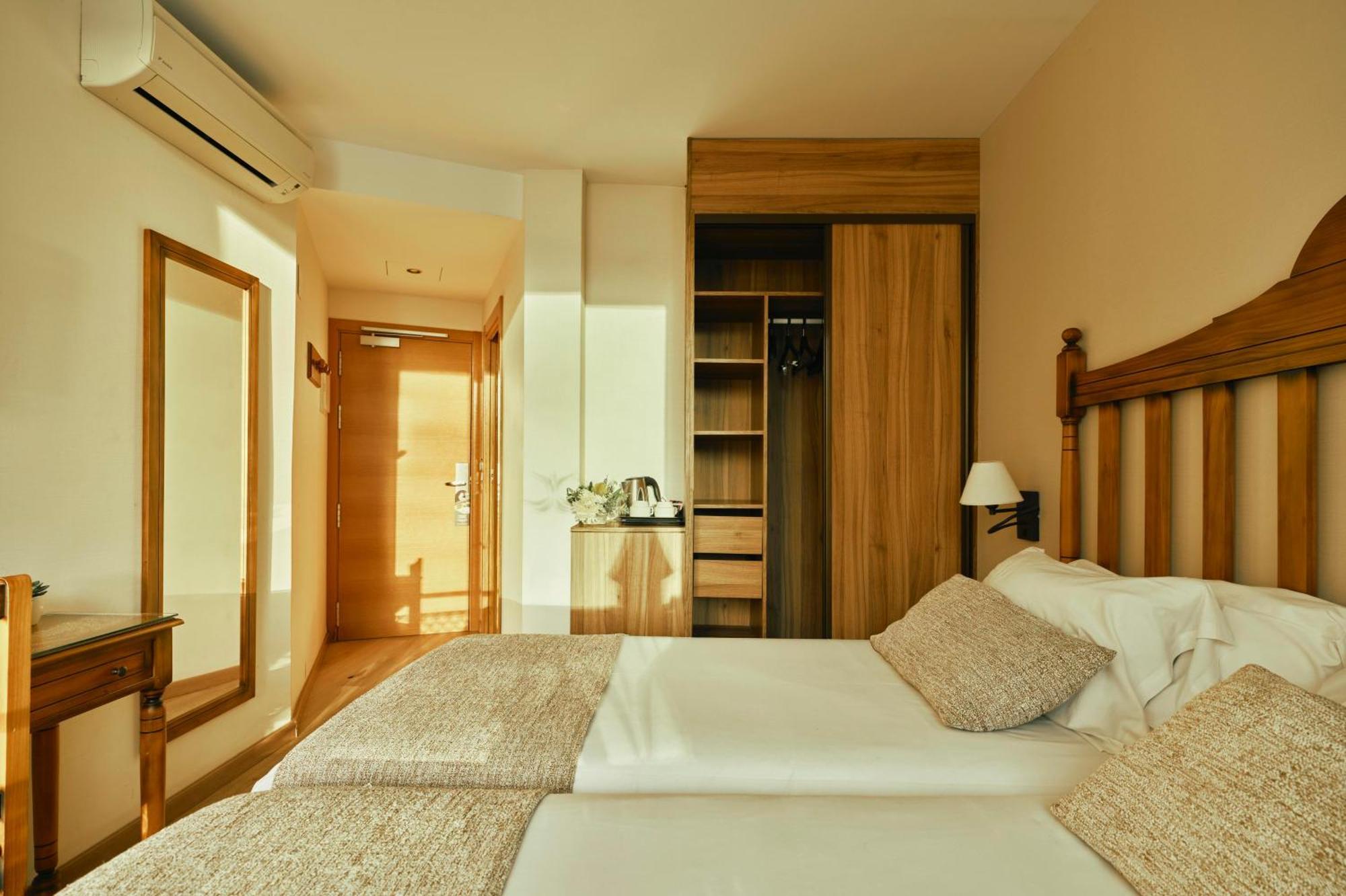 Classic Room,1742582343:JPEG