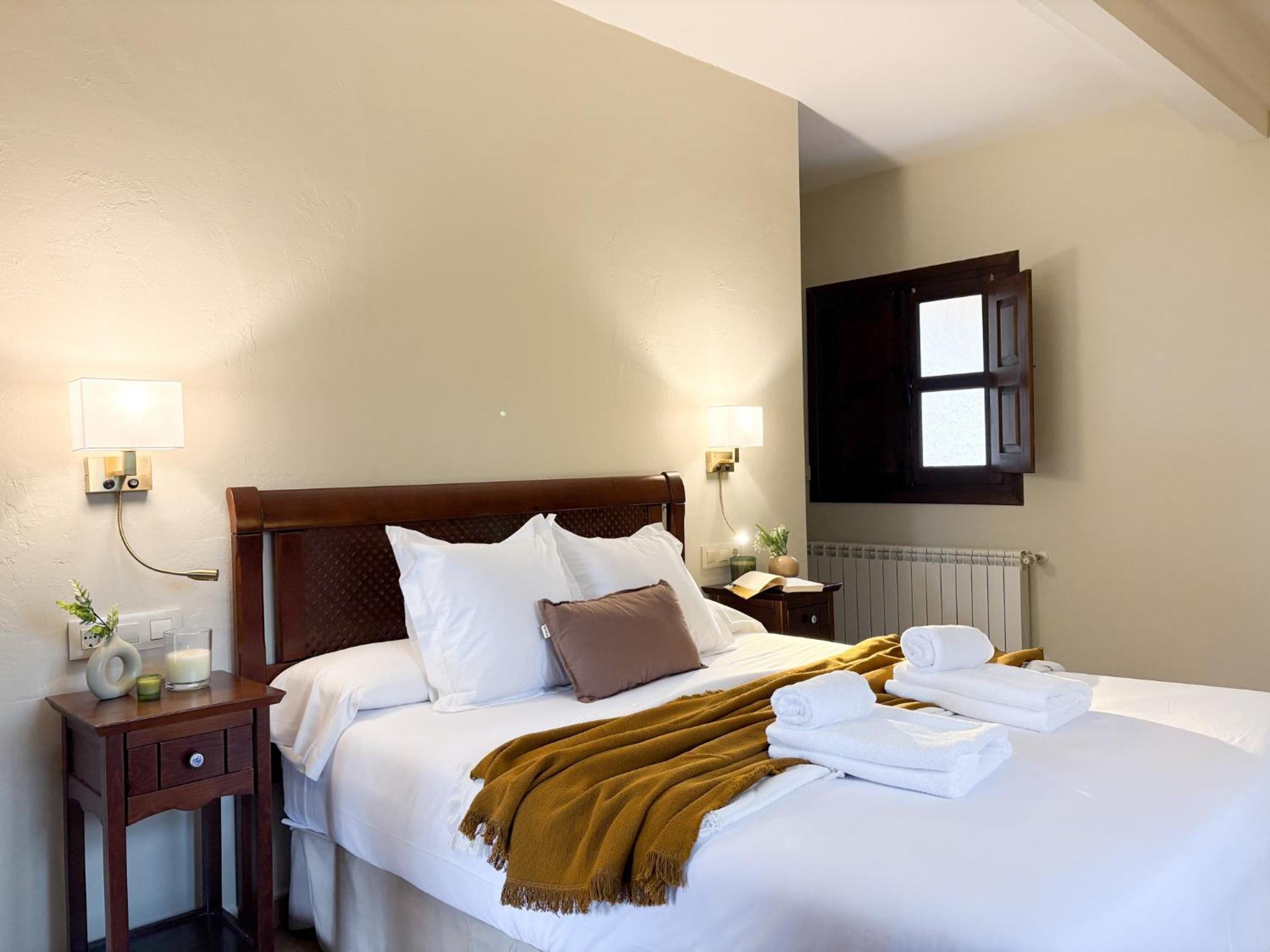 Standard Double Room,1742862739:JPEG