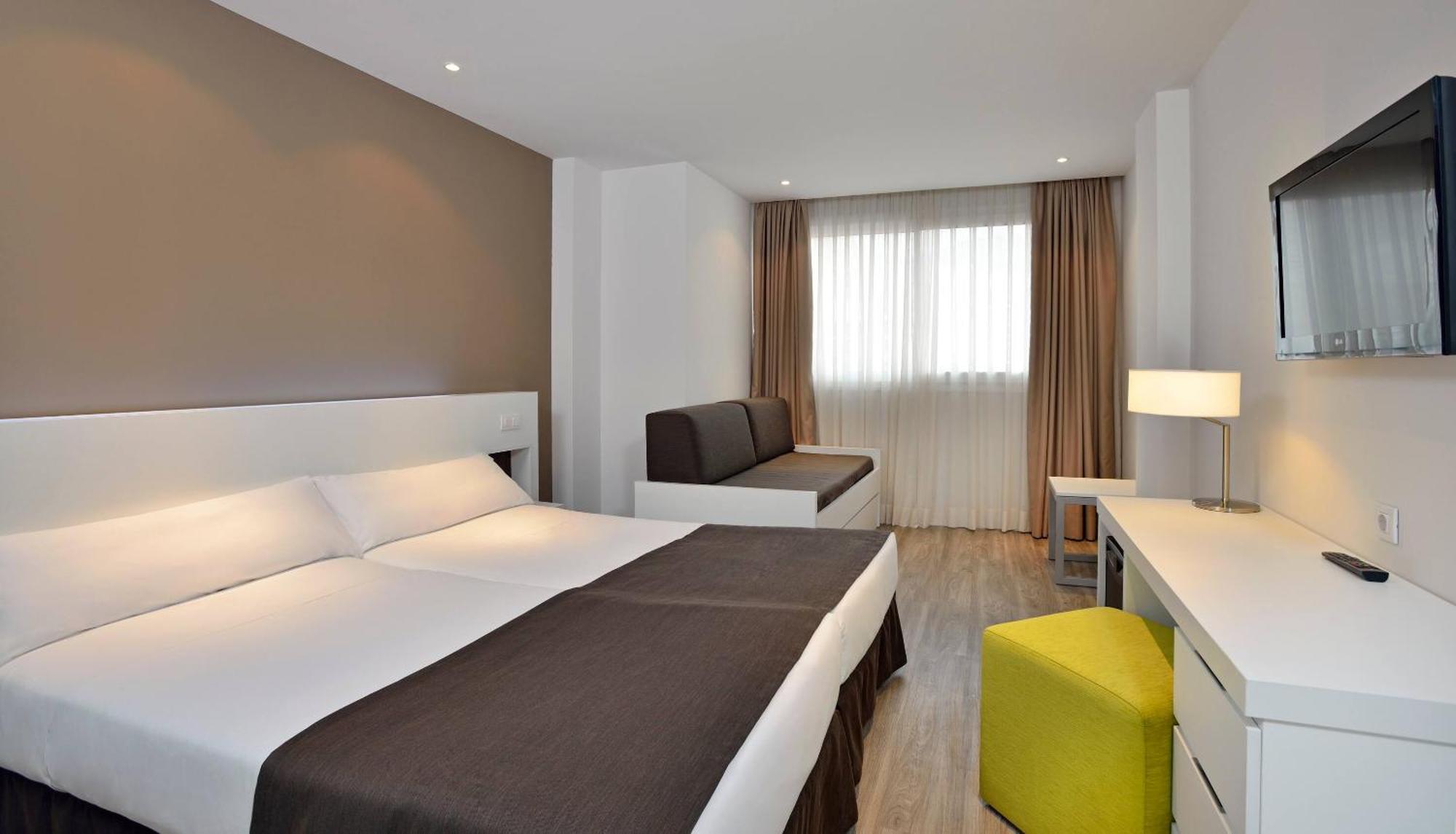 Family Room,1758524329:JPEG