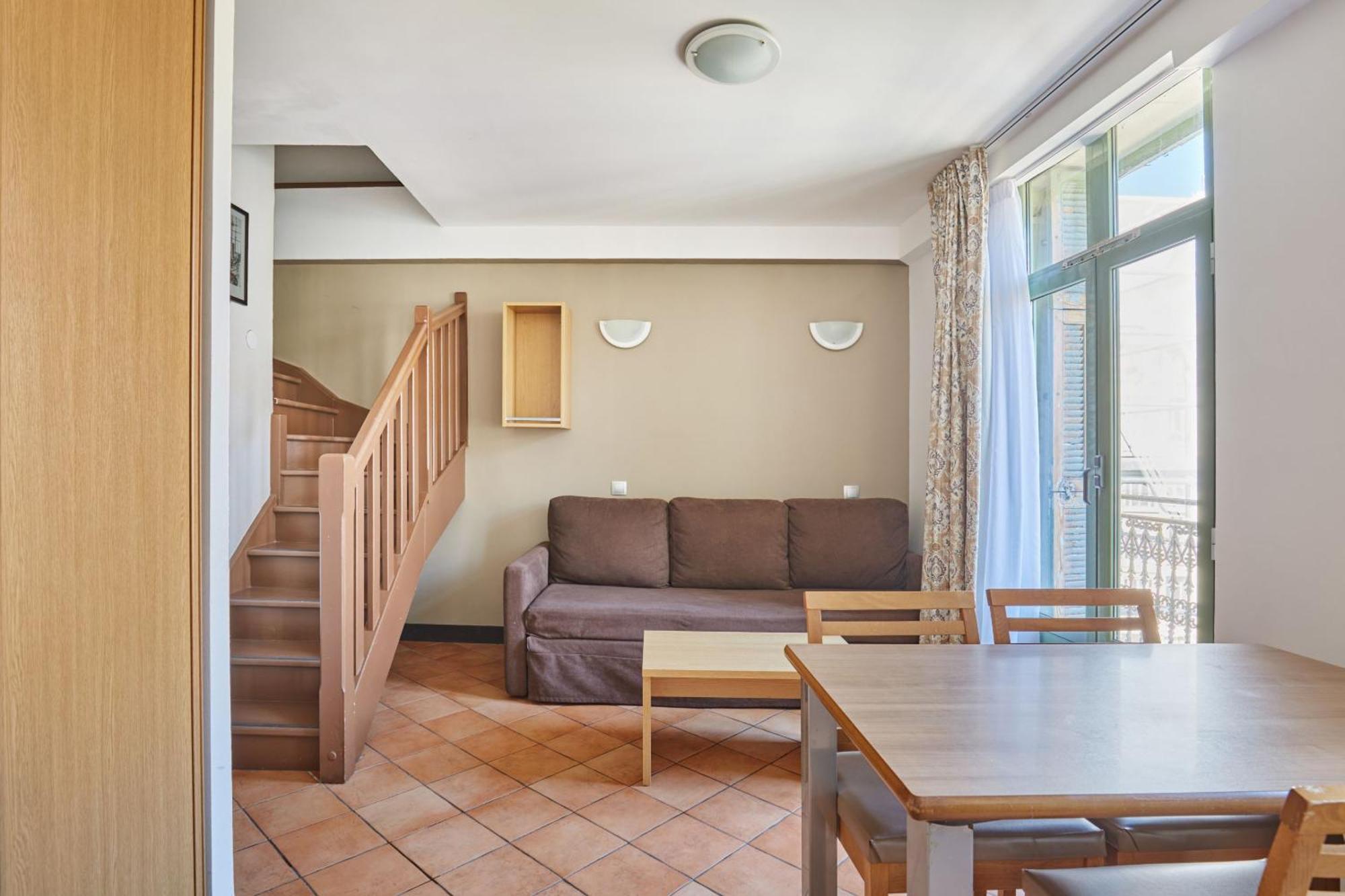 One-Bedroom Apartment,1758528982:JPEG