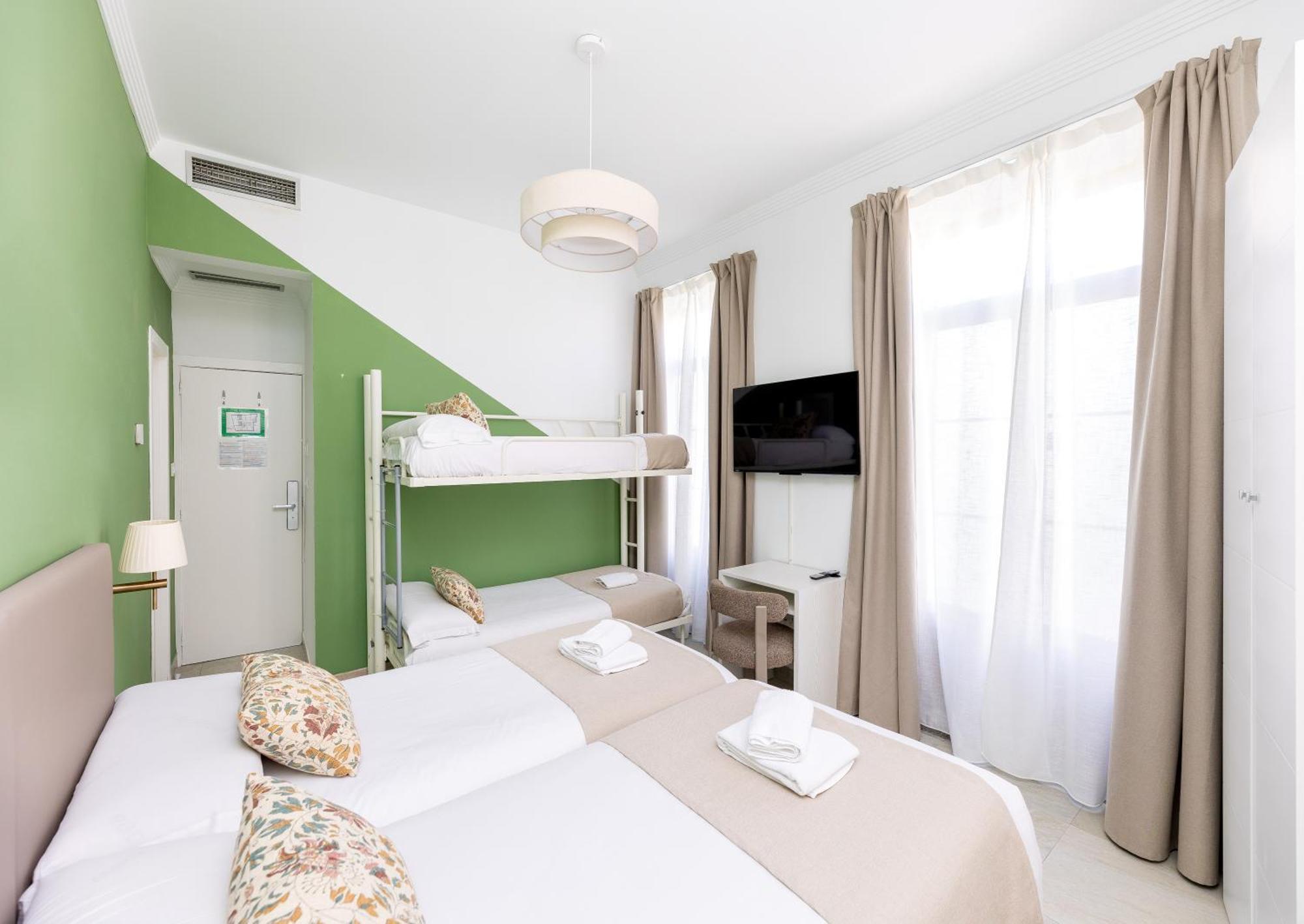 Triple Room,1758543634:JPEG