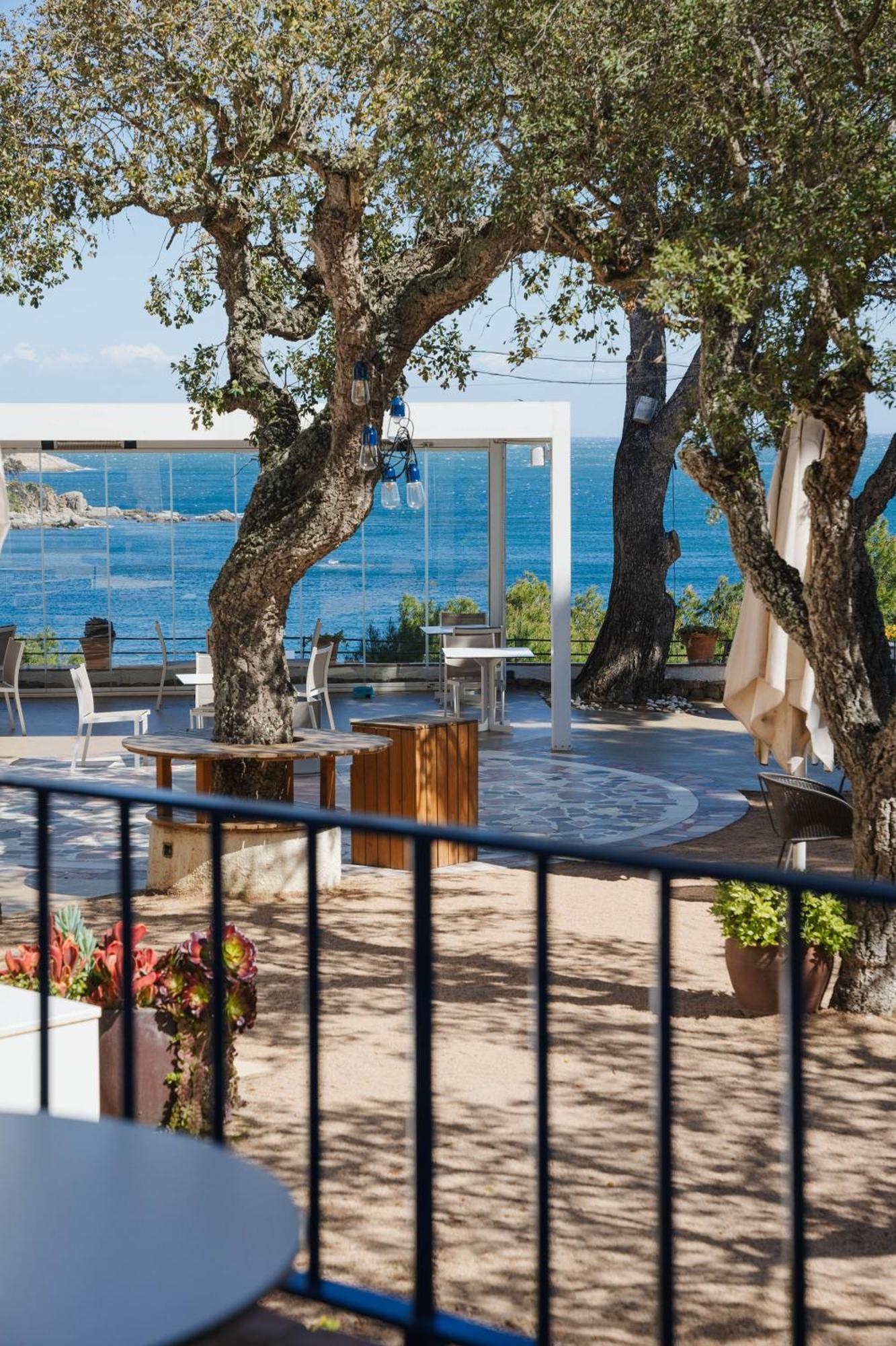 Habitación Doble con vistas parciales al mar