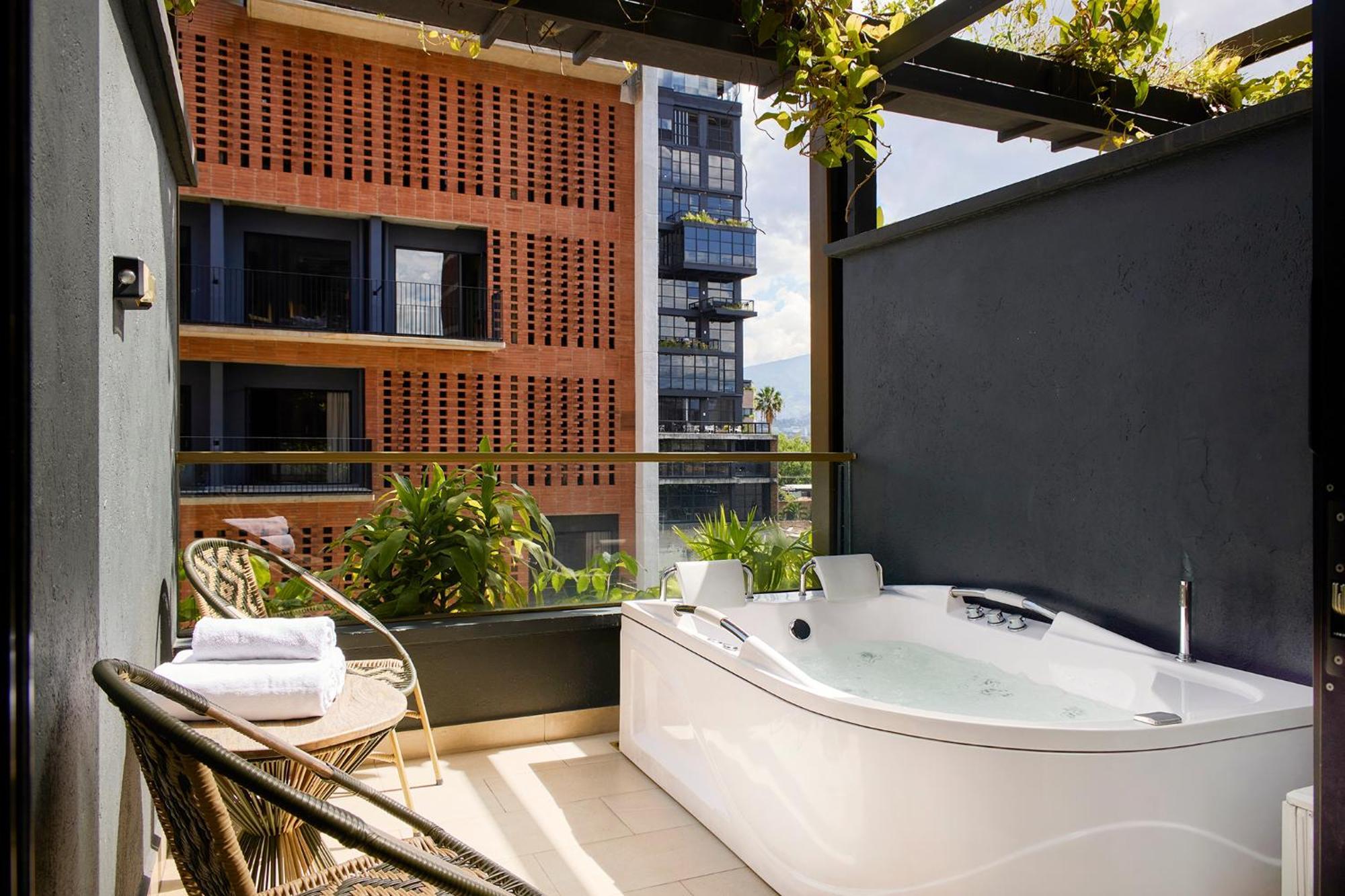Suite Spa Bath