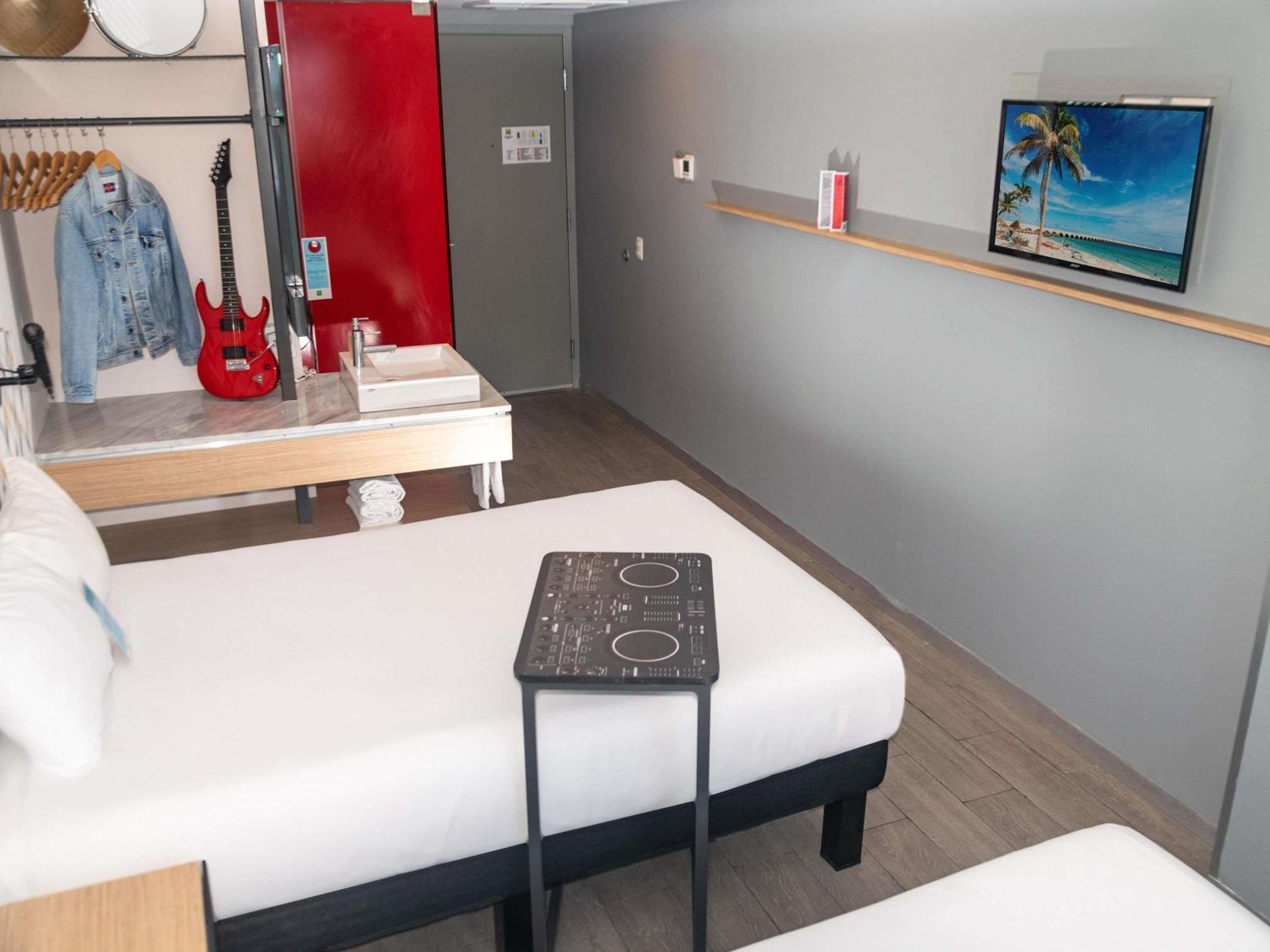 Standard Room Twin Double Beds