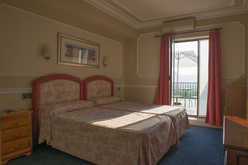 Habitación Doble con vistas a la montaña