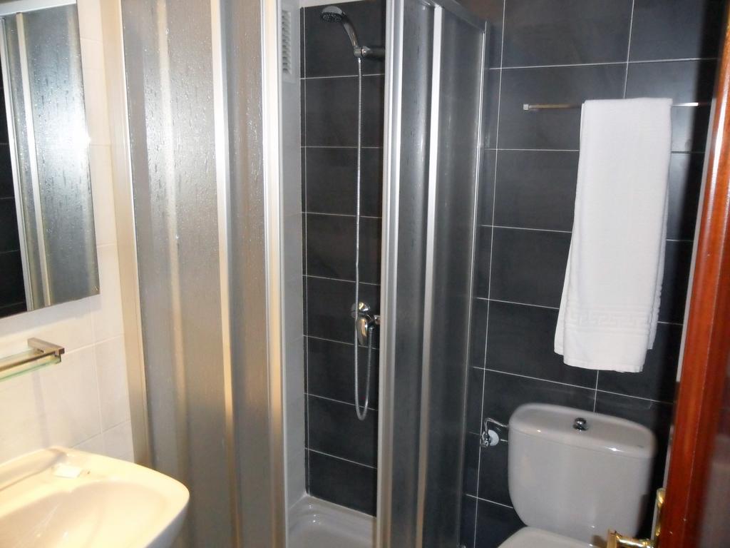 Single Room,630269055:JPEG