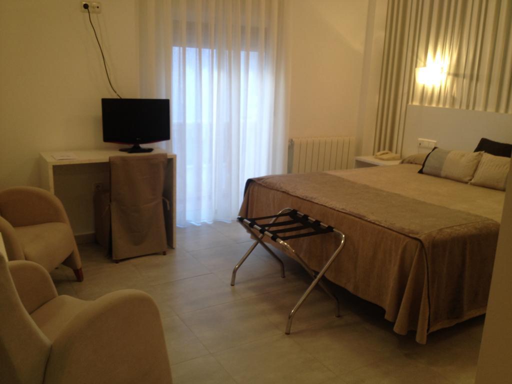 Deluxe King Room with Terrace,370735165:JPEG