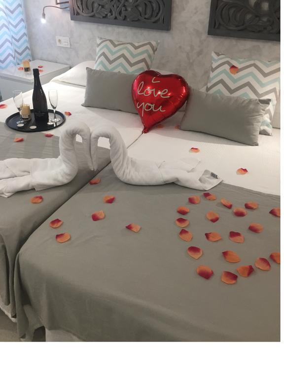 Romantic Room,370735156:JPEG