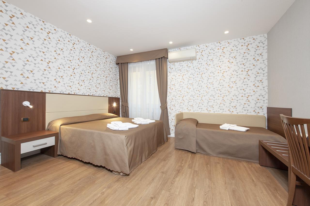 Triple Room,663675174:JPEG