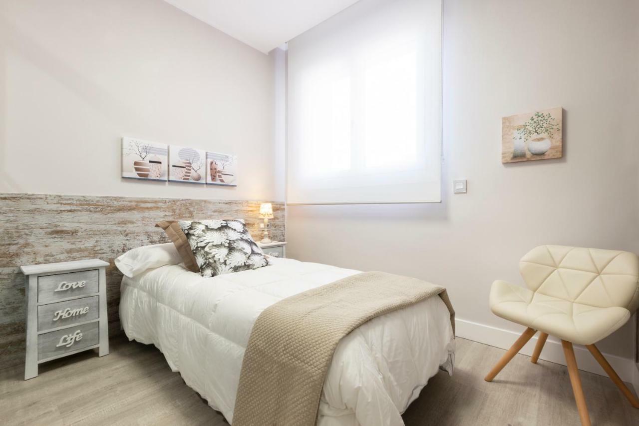 Single Room,778175451:JPEG