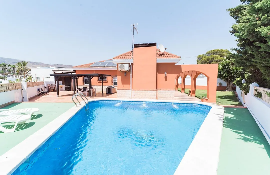 Expoholidys- Chalet privado en Castell del Rey-1