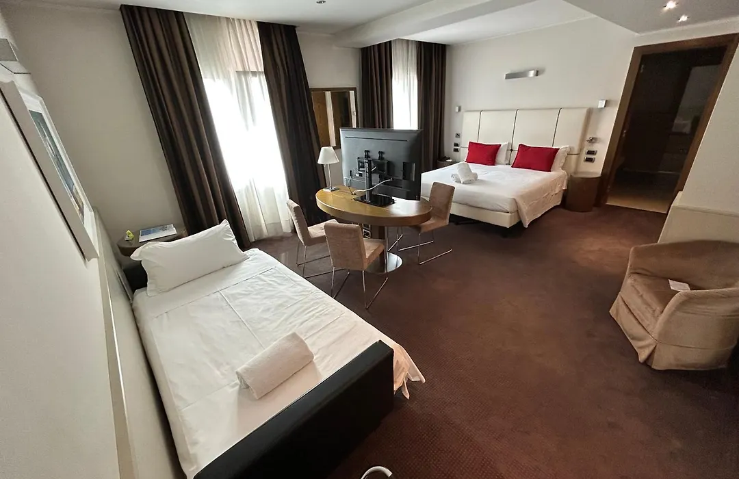 Hotel Plaza-1