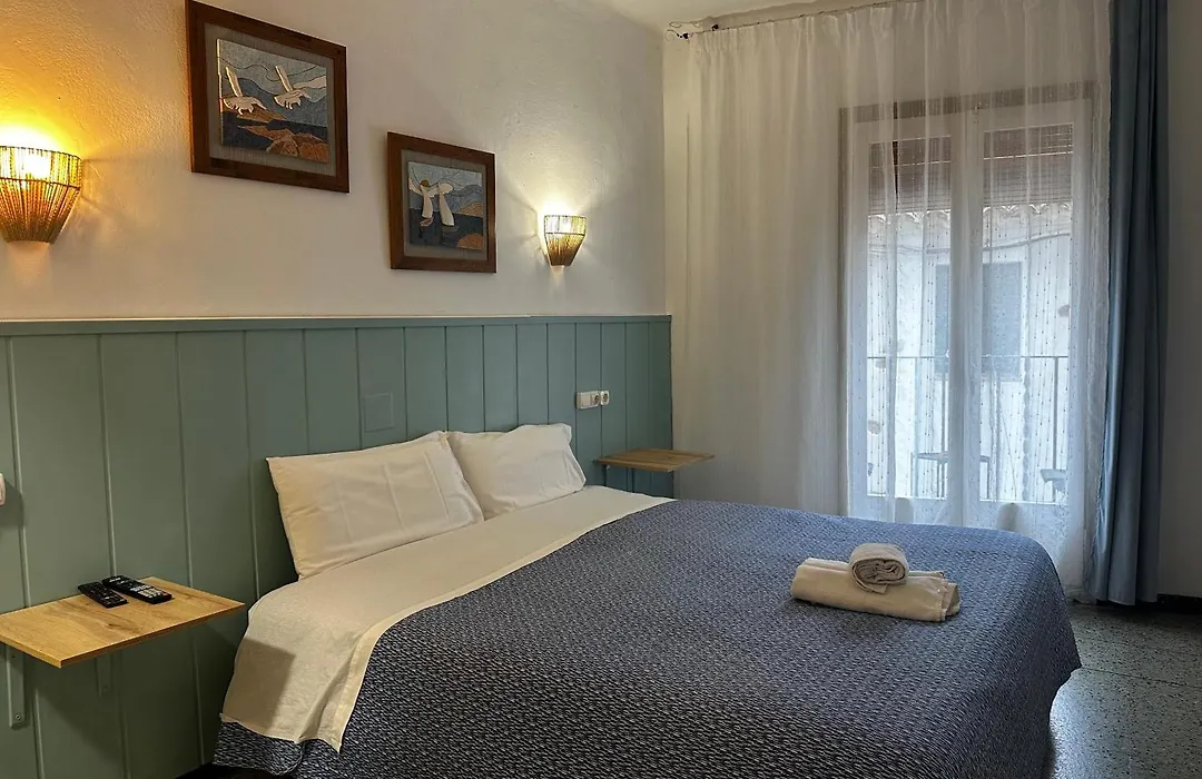 P&R Hostals Maria Rosa-1