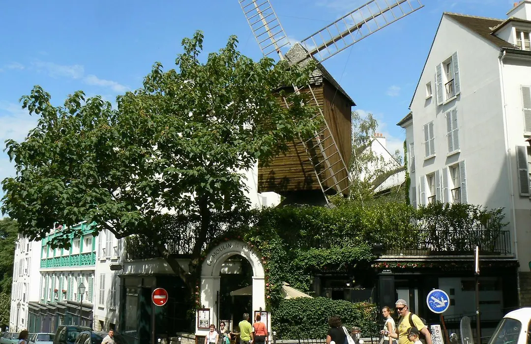 Abbesses Montmartre Apartment-1
