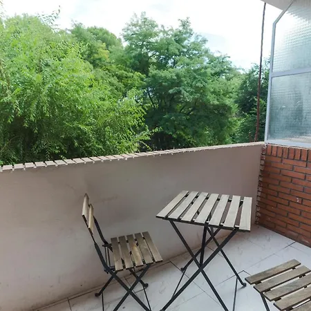 4 Bed-Sleeps 6-Garden-Balcony-Pets-3