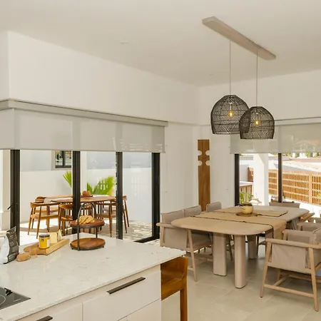 Casa Gallo, Heated Pool, Exclusive Beach & Great Location-3