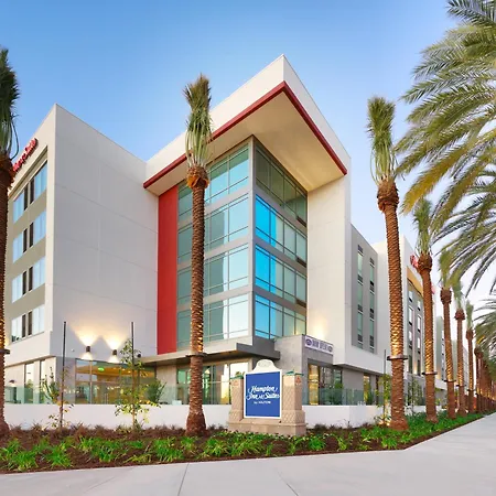Hampton Inn & Suites Anaheim Resort Convention Center-3