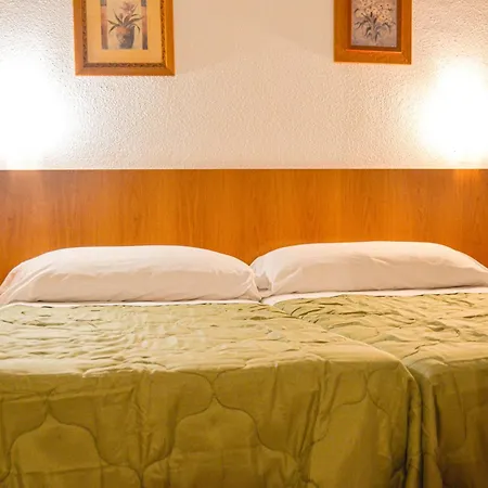 Hostal Gran Via Levante-3