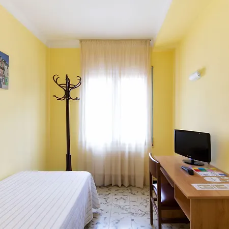 Hostal Fabrellas-2