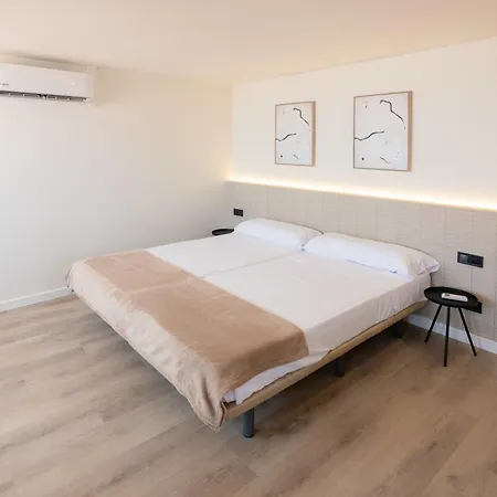 Apartamentos San Antonio Beach-3