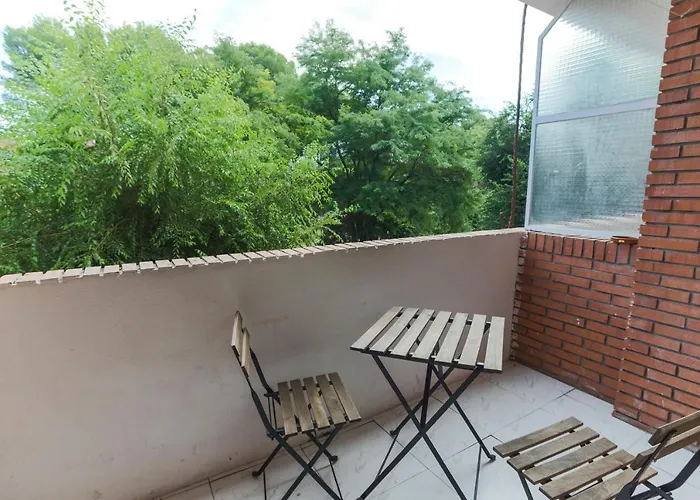4 Bed-Sleeps 6-Garden-Balcony-Pets
