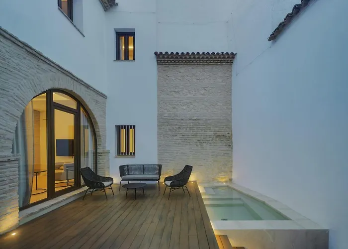 Hotel cerca del colegio: Apartamentos Los Patios del Pañuelo