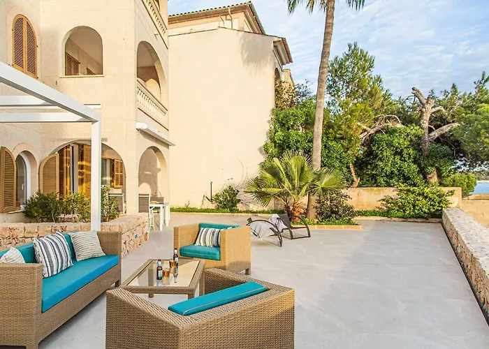 Chalet: Es turó, luxury beachfront apartment in Colonia San Jordi