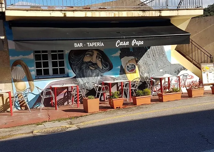 Hotel cerca del colegio: Albergue O Marco