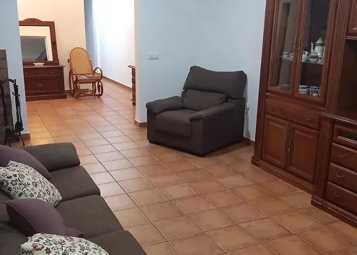 Exclusivo Chalet Con Piscina Junto A Centro Comercial, Posibilidad De Cama Supletoria Adicional Piscina Disponible Hasta 15 De Septiembre