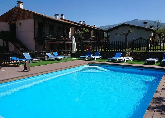 El Canchal De La Gallina -Cafetería - Piscina De Agua Caliente Hasta 19 De Octubre -Aparcamiento Gratis - Jacuzzi Cabaña