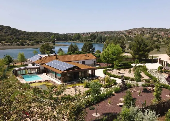 Villa con piscina: Casas Rurales Laguna La Tinaja
