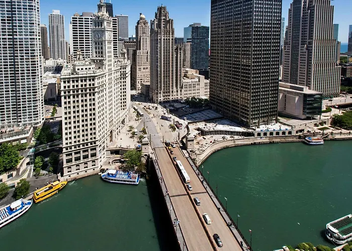 Londonhouse Chicago, Curio Collection By Hilton