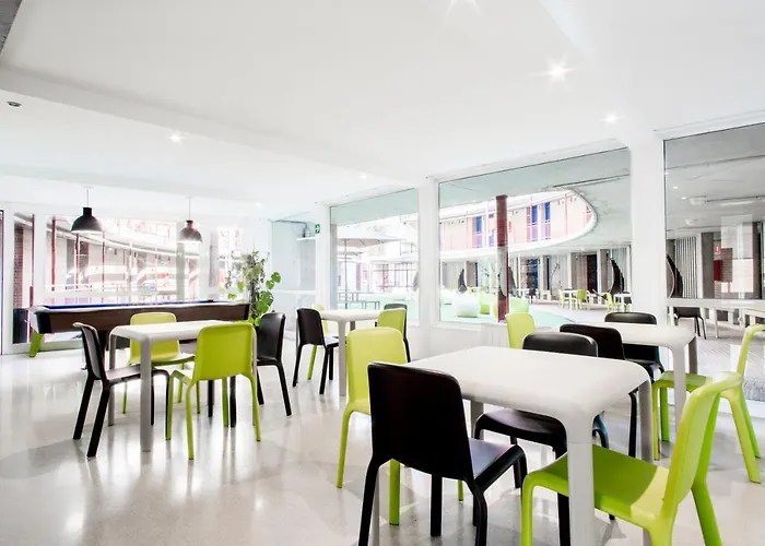 Hotel cerca del colegio: Residencia Universitaria Resa Francesc Giralt I Serra